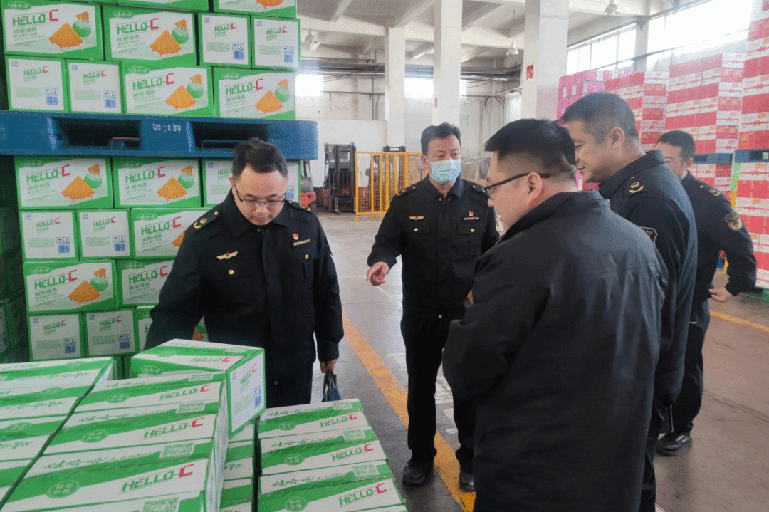 天水市市場(chǎng)監(jiān)管局開(kāi)展春節(jié)前食用農(nóng)產(chǎn)品批發(fā)市場(chǎng)食品安全督查檢查